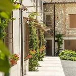 Апартаменты Palazzo Trevignane - La Saletta Сан-Феличе-дель-Бенако